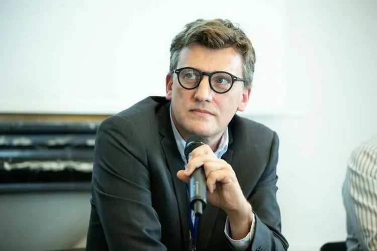 Cycle Santé Environnementale :  Une seule santé pour les êtres vivants et les écosystèmes Conférence proposée par Frédéric Wallet, chercheur à l'Institut National de Recherche Agronomique INRAE